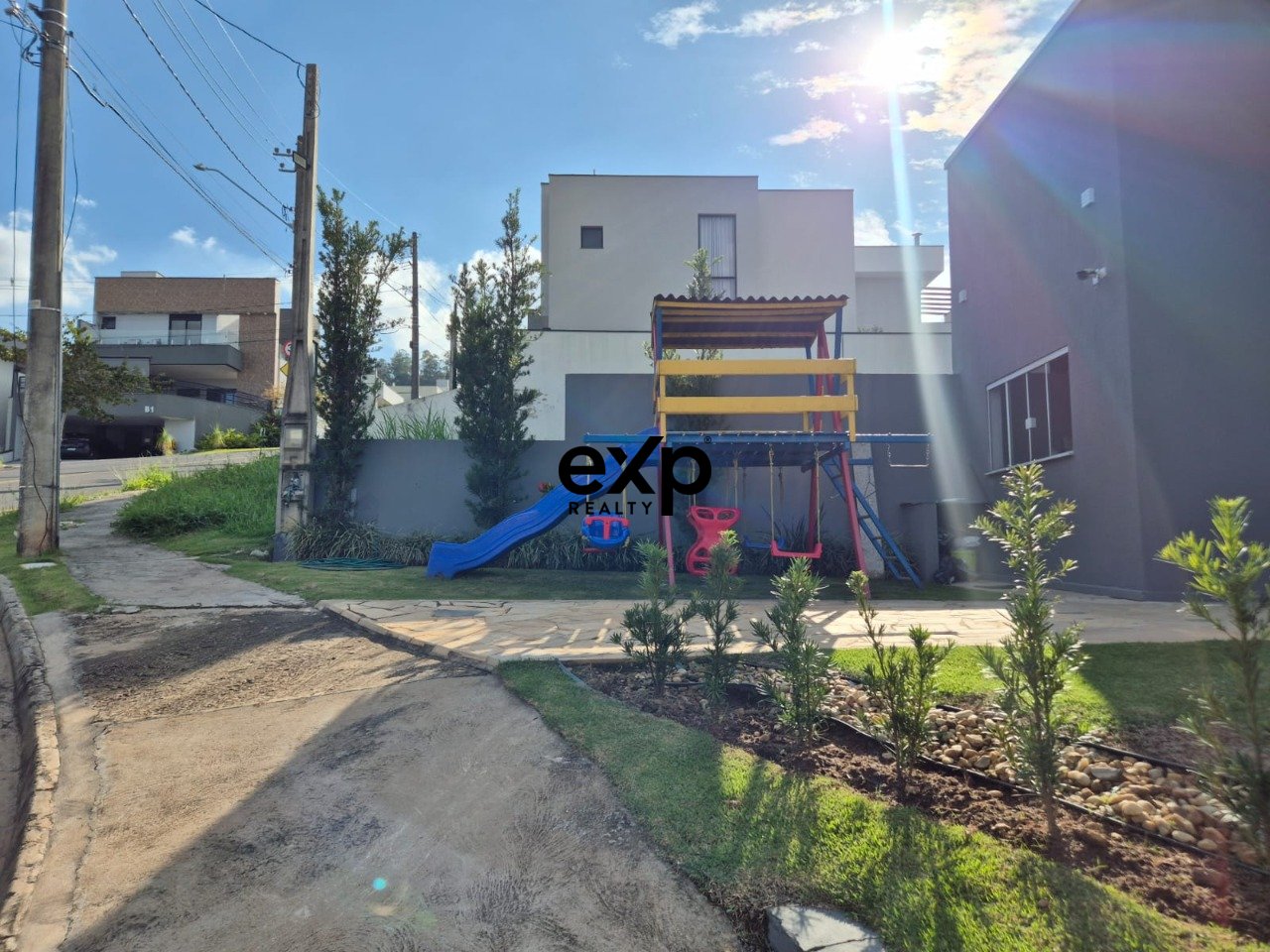 Casa térrea a venda em Valinhos com 3 suítes