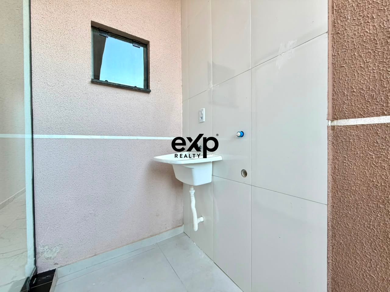 Casa térrea a venda no Pinheirinho - Com avaliação da caixa de R$ 439.000,00.
