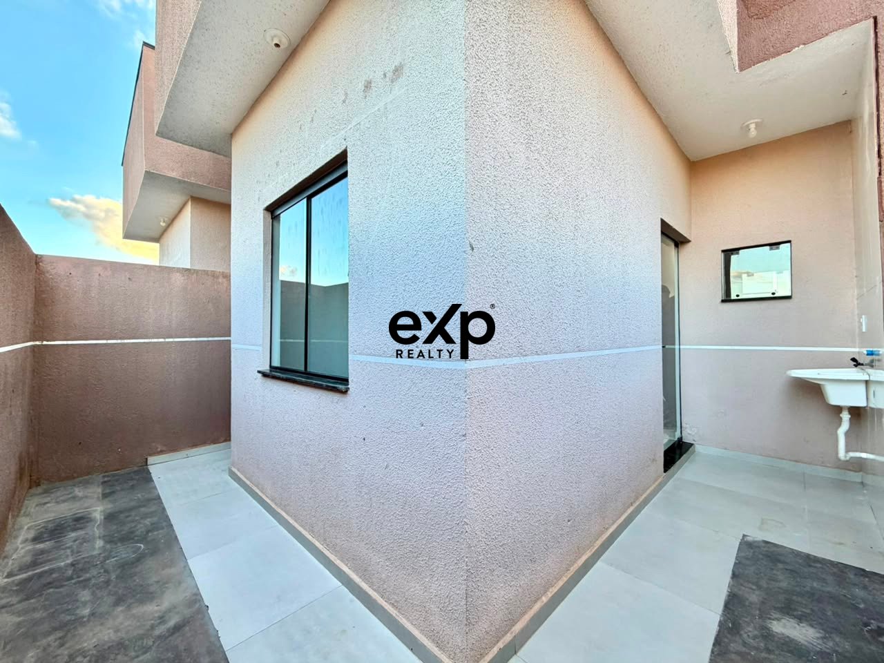 Casa térrea a venda no Pinheirinho - Com avaliação da caixa de R$ 439.000,00.