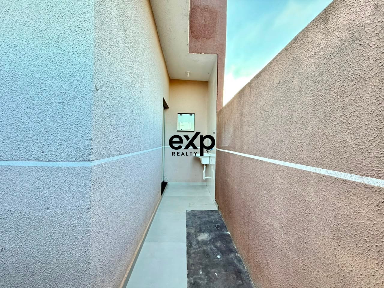 Casa térrea a venda no Pinheirinho - Com avaliação da caixa de R$ 439.000,00.