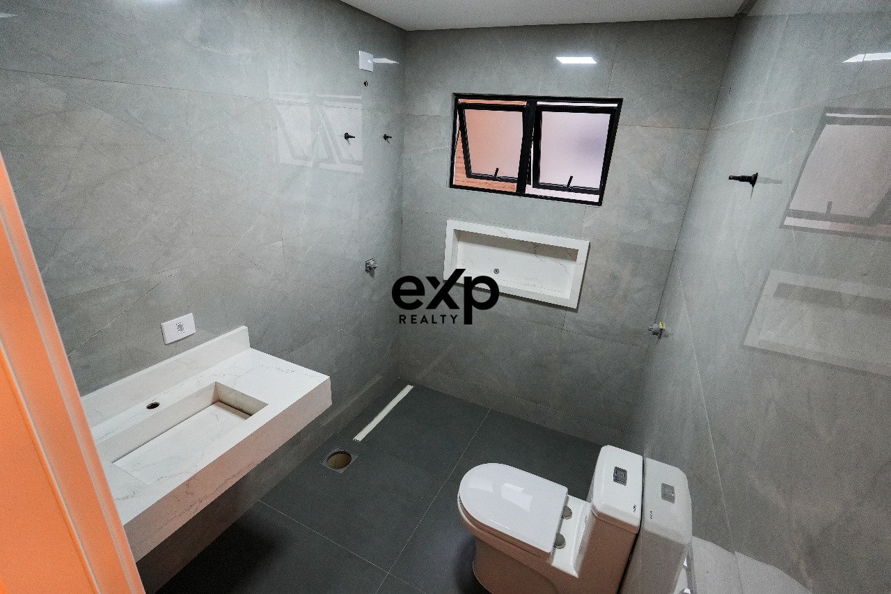 Triplex à venda em São José dos Pinhais, Celestina Escolaro Foggiatto 652 Cruzeiro São José dos Pinhais 83010-370, 200 m²