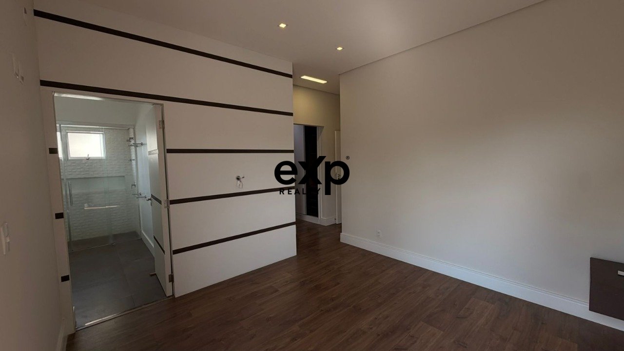 CASA EM CONDOMÍNIO DE ALTO PADRÃO EM VALINHOS