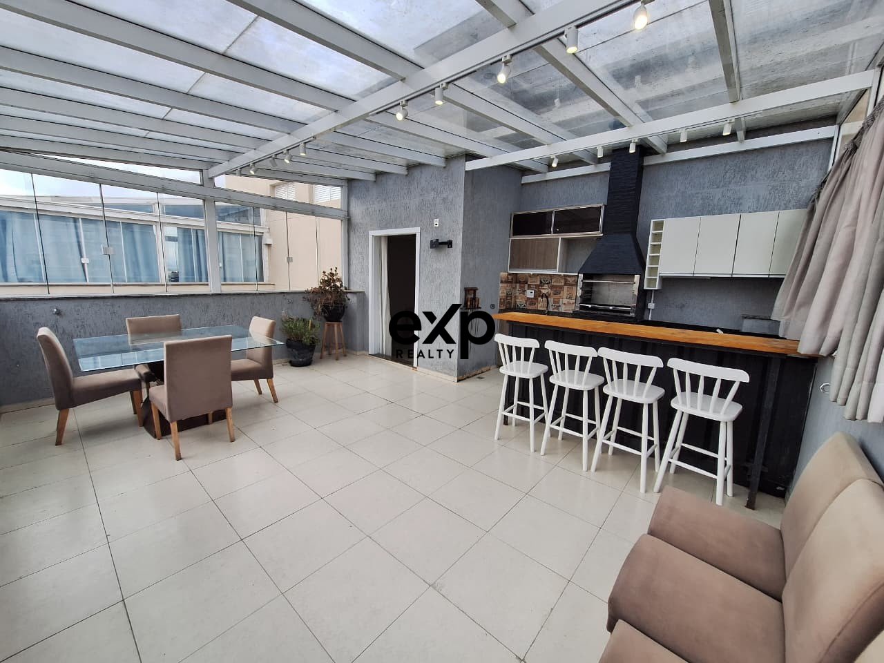 ? Cobertura Duplex Semimobiliada com Área Gourmet Suprema no Xaxim - Curitiba