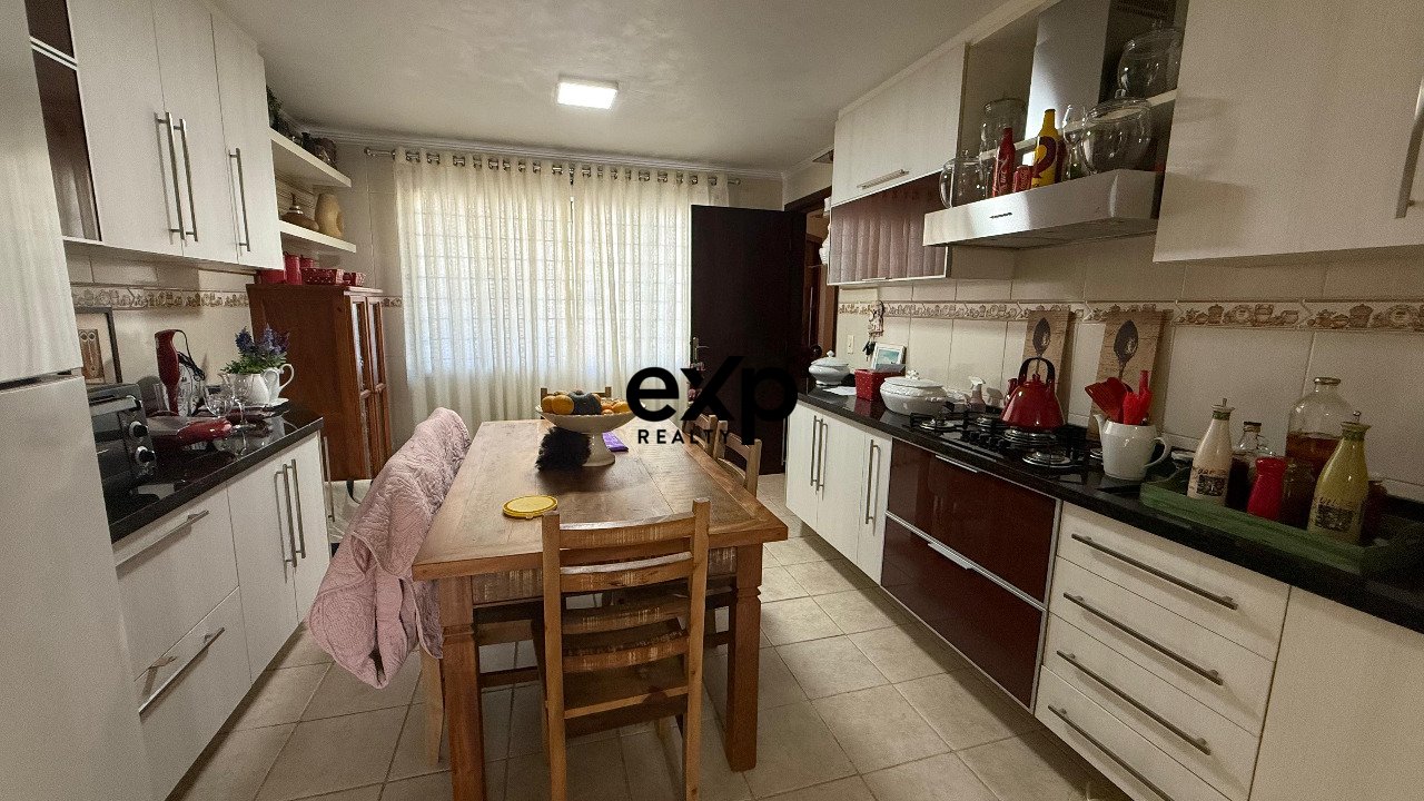 Casa à venda em São José dos Pinhais, Desembargador James Portugal Macedo 700 Santo Antônio São José dos Pinhais 83020-620, 200 m²