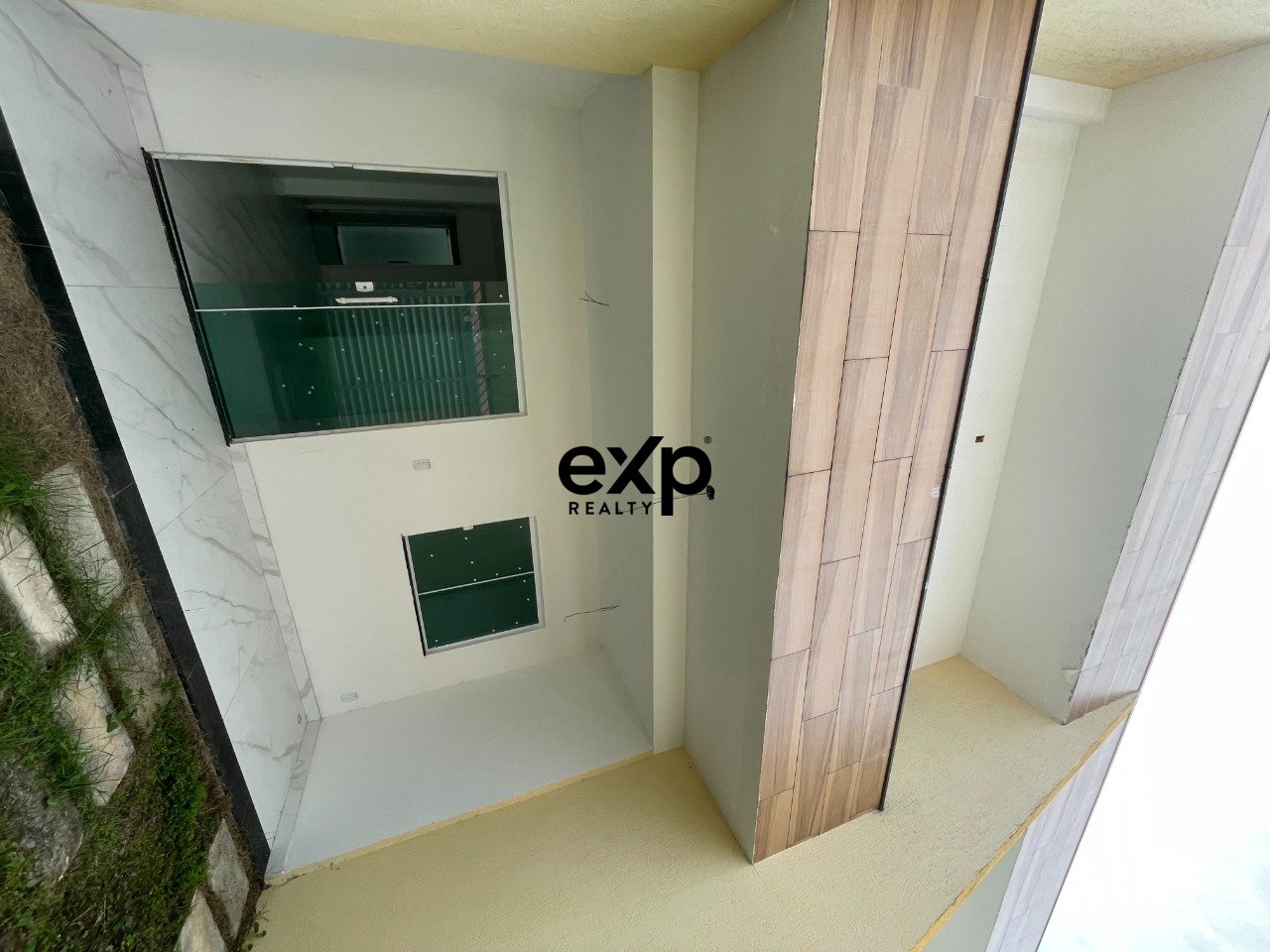 Duplex Novo, Nunca Habitado! 3/4 com Suíte e Garagem a 1,5 km da Praia de Ipitanga - Pronto para Morar!