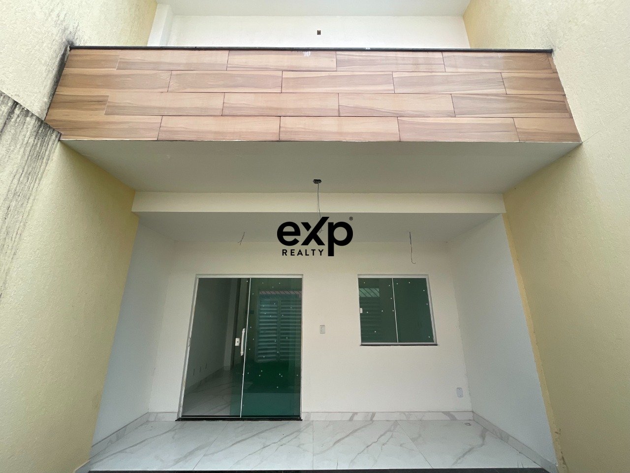 Duplex Novo, Nunca Habitado! 3/4 com Suíte e Garagem a 1,5 km da Praia de Ipitanga - Pronto para Morar!