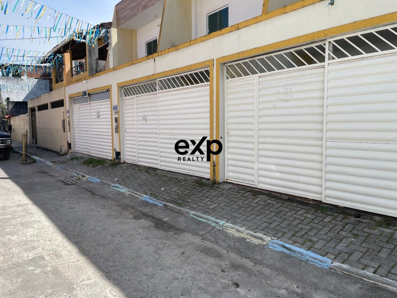 Duplex Novo, Nunca Habitado! 3/4 com Suíte e Garagem a 1,5 km da Praia de Ipitanga - Pronto para Morar!