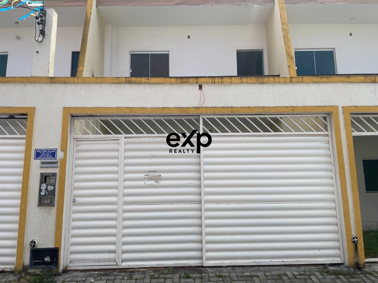 Duplex Novo, Nunca Habitado! 3/4 com Suíte e Garagem a 1,5 km da Praia de Ipitanga - Pronto para Morar!