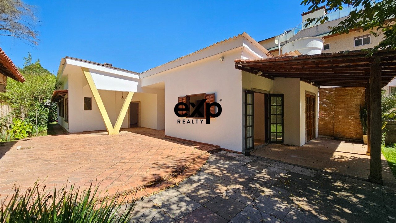 Casa à Venda em Itaipava, 250 m² por R$ 1.300.000,00 - Petrópolis, RJ
