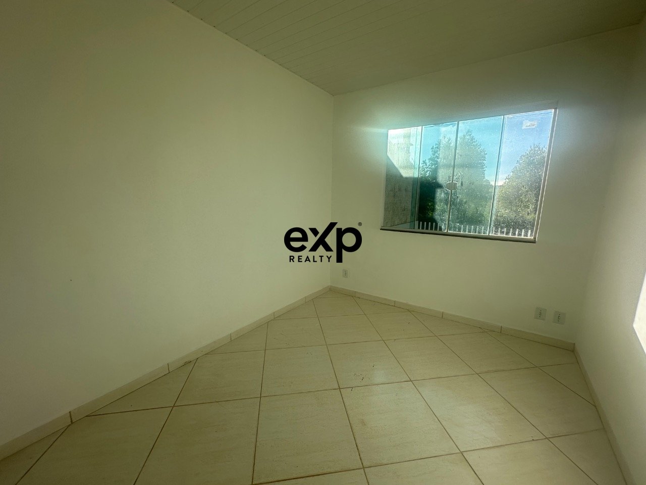 Casa à venda em Ponta Grossa, Arichernes Carlos Gobbo 348 Uvaranas Ponta Grossa 84030-759, 69 m²