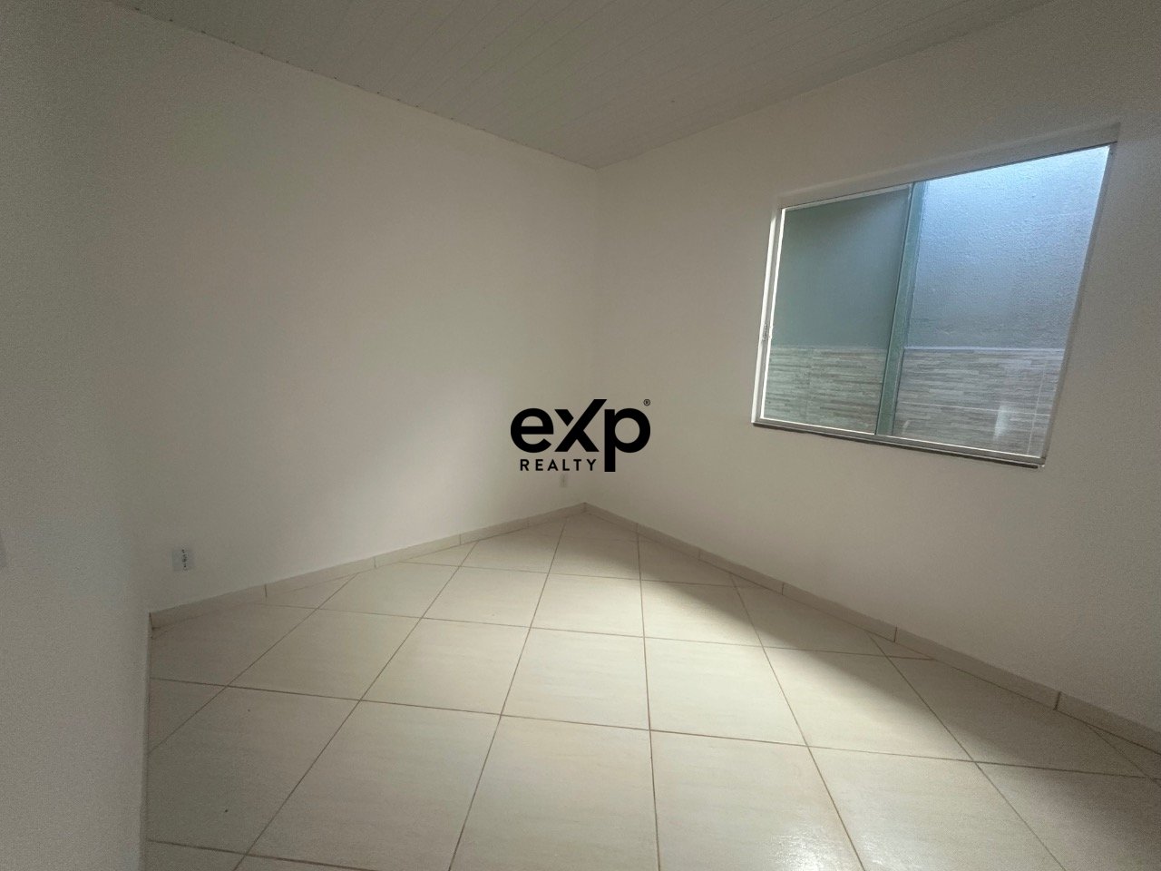 Casa à venda em Ponta Grossa, Arichernes Carlos Gobbo 348 Uvaranas Ponta Grossa 84030-759, 69 m²