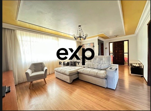 Casa à venda em Curitiba, Valentina Bailo Geronazzo 65 Boa Vista Curitiba 82560-380, 551 m²
