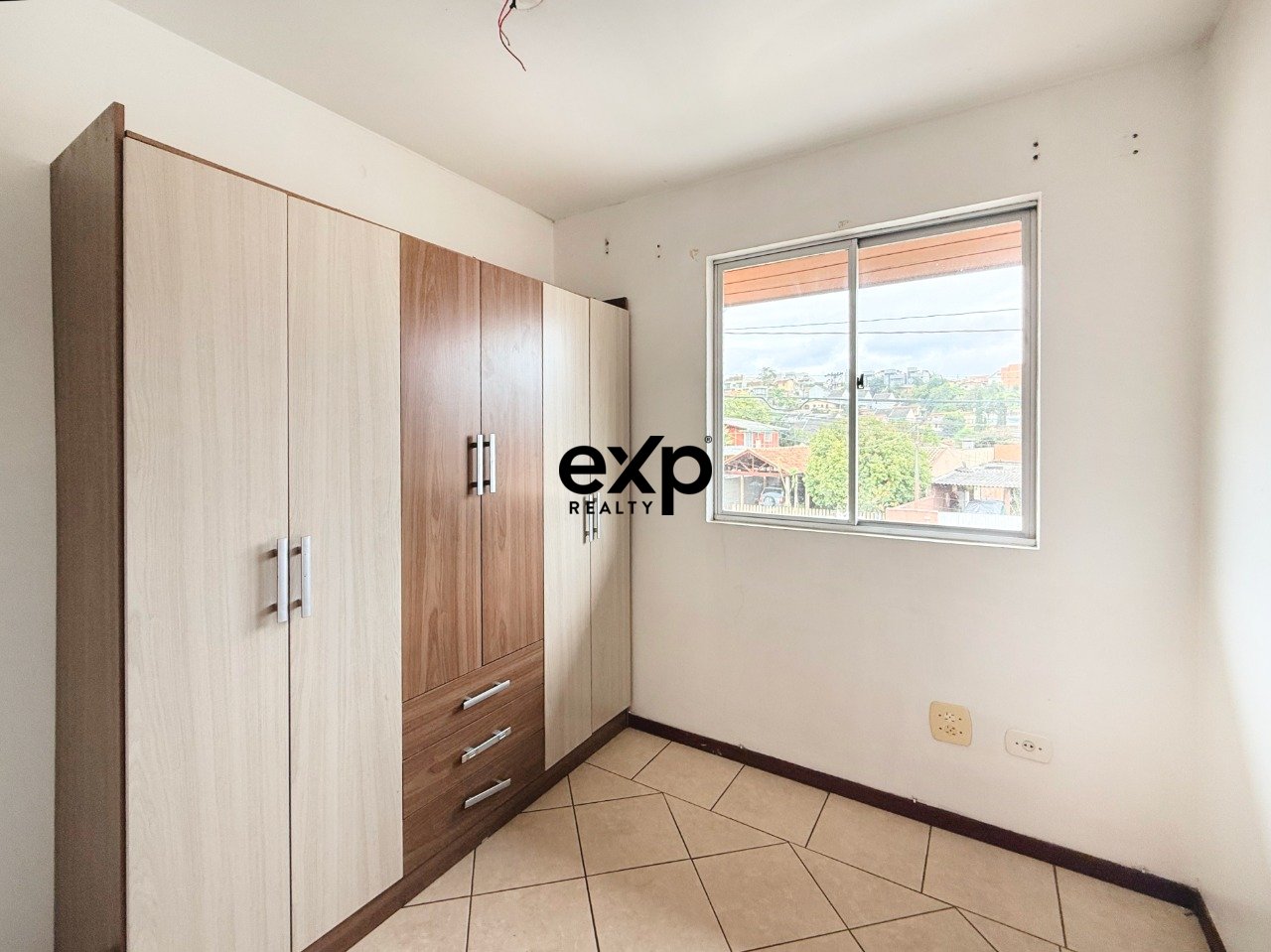 Sobrado à venda em Curitiba, Flávio Mariano Ribas 520 Uberaba Curitiba 81540-000, 83 m²