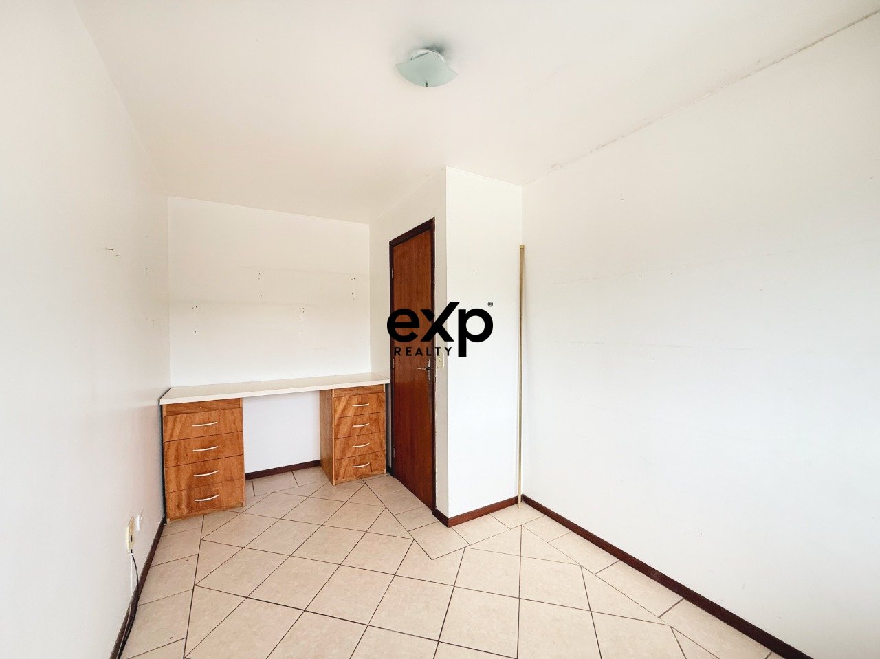 Sobrado à venda em Curitiba, Flávio Mariano Ribas 520 Uberaba Curitiba 81540-000, 83 m²