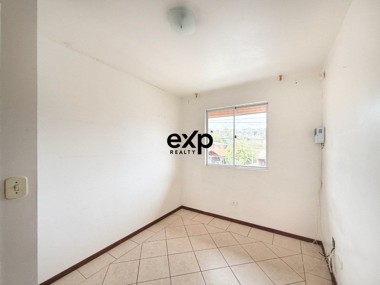 Sobrado à venda em Curitiba, Flávio Mariano Ribas 520 Uberaba Curitiba 81540-000, 83 m²