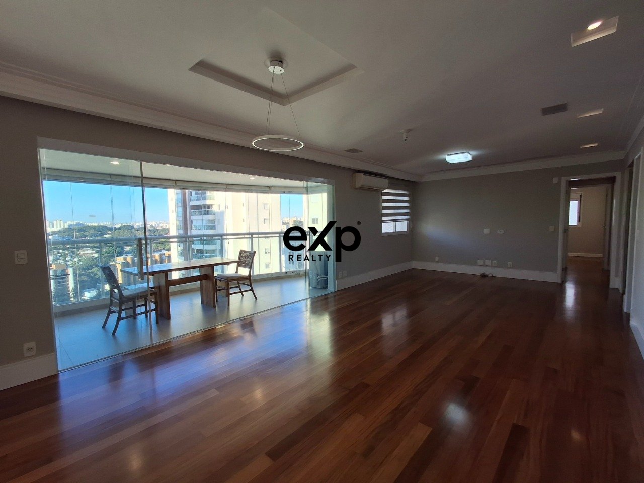 Apto 117 m², 3 dorm, sendo 1 suíte e 2 vagas.