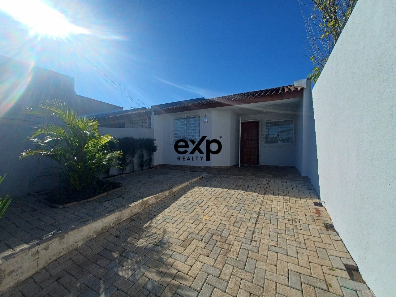 2-Bedroom Single-Story House in Estados Neighborhood in Fazenda Rio Grande