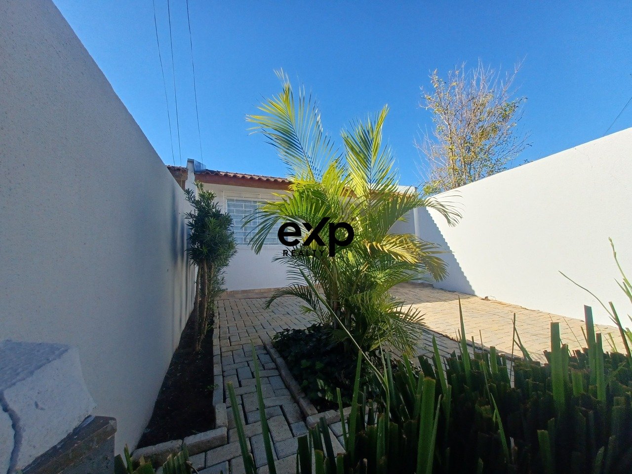 2-Bedroom Single-Story House in Estados Neighborhood in Fazenda Rio Grande 2