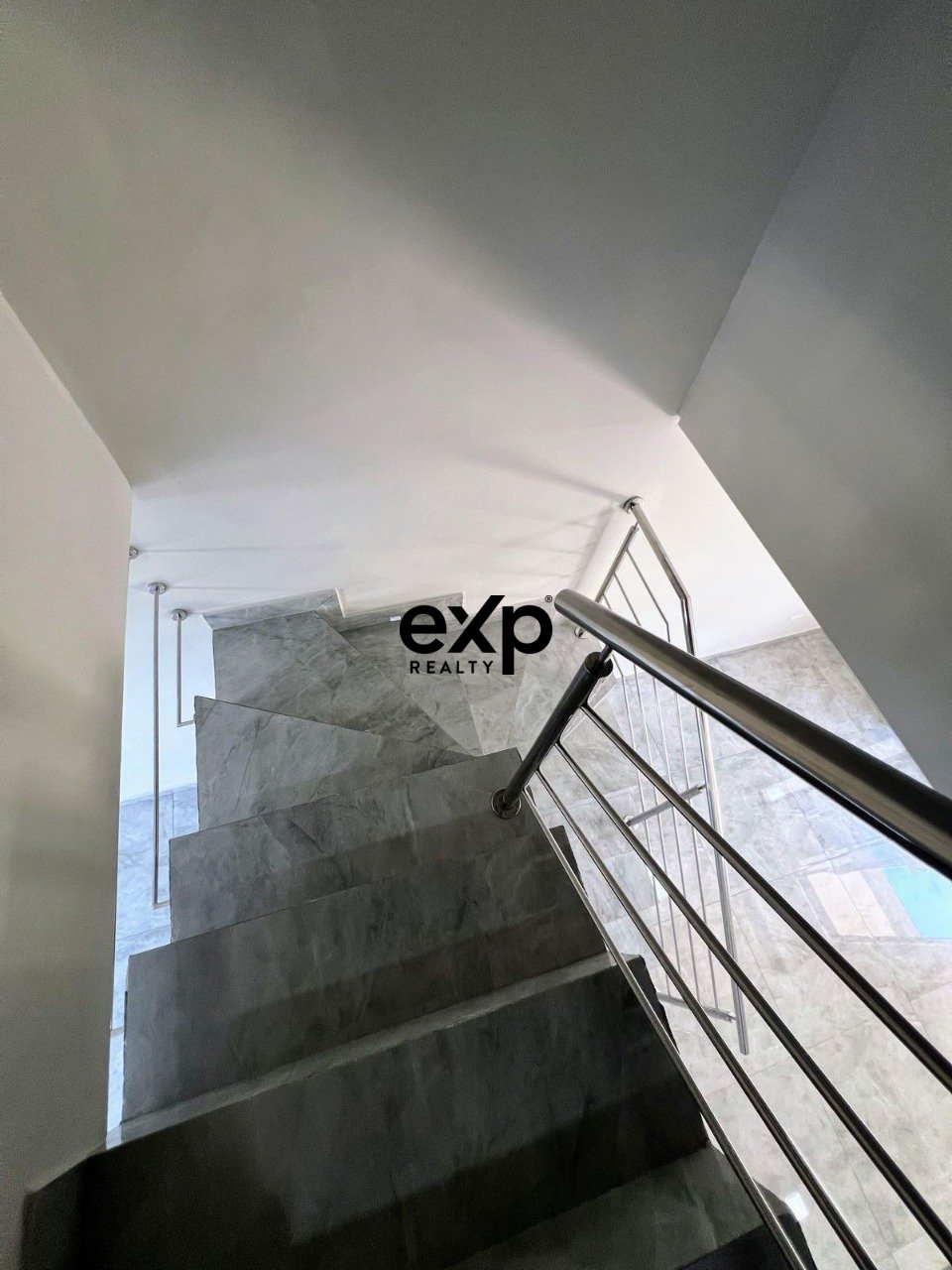 High Standard Townhouse Ready to Move In at Eucaliptos District in Fazenda Rio Grande 5