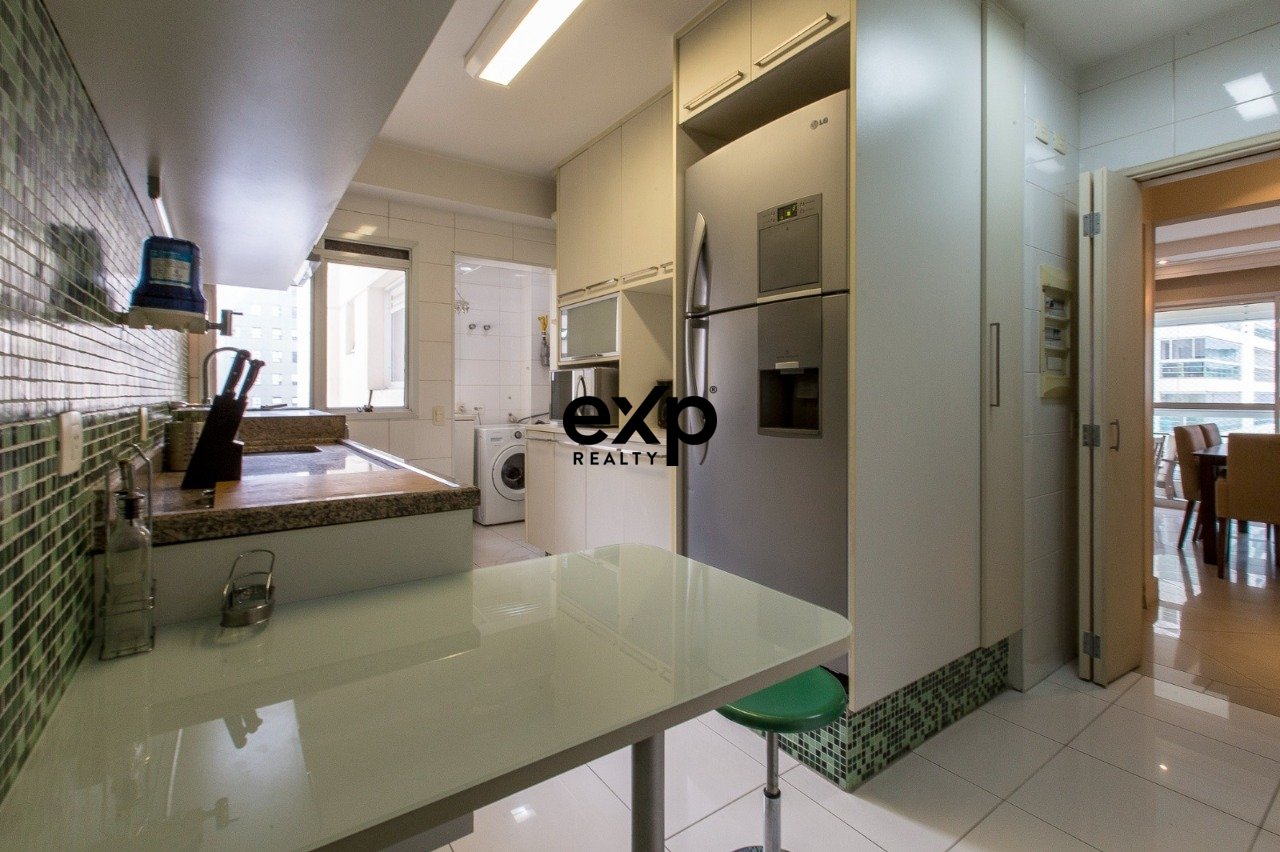 Apartamento 3 dorms  com 2 vagas para alugar, na Vila Olímpia