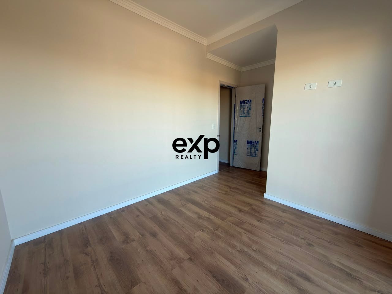 Sobrado à venda em Curitiba, Cambé 822 Sítio Cercado Curitiba 81900-480, 100 m²