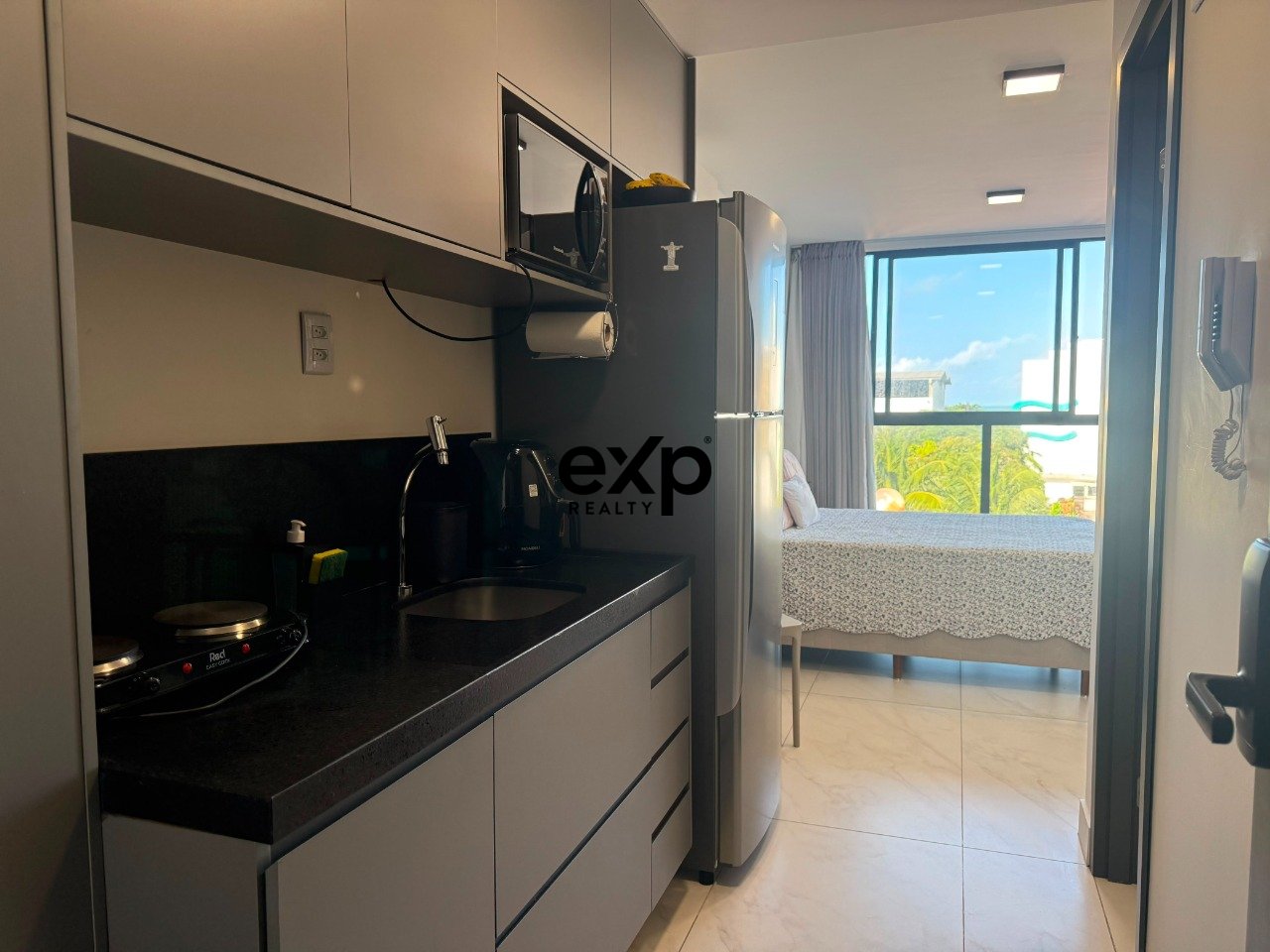 Selling Furnished Flat in Jardim Oceania 150m from the Waterfront in João Pessoa 5
