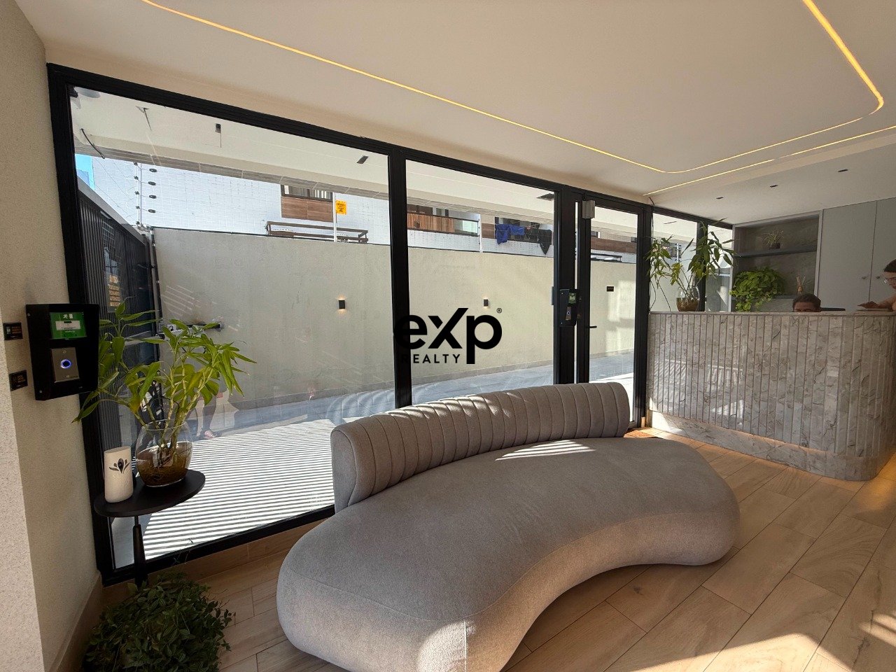 Selling Furnished Flat in Jardim Oceania 150m from the Waterfront in João Pessoa 3