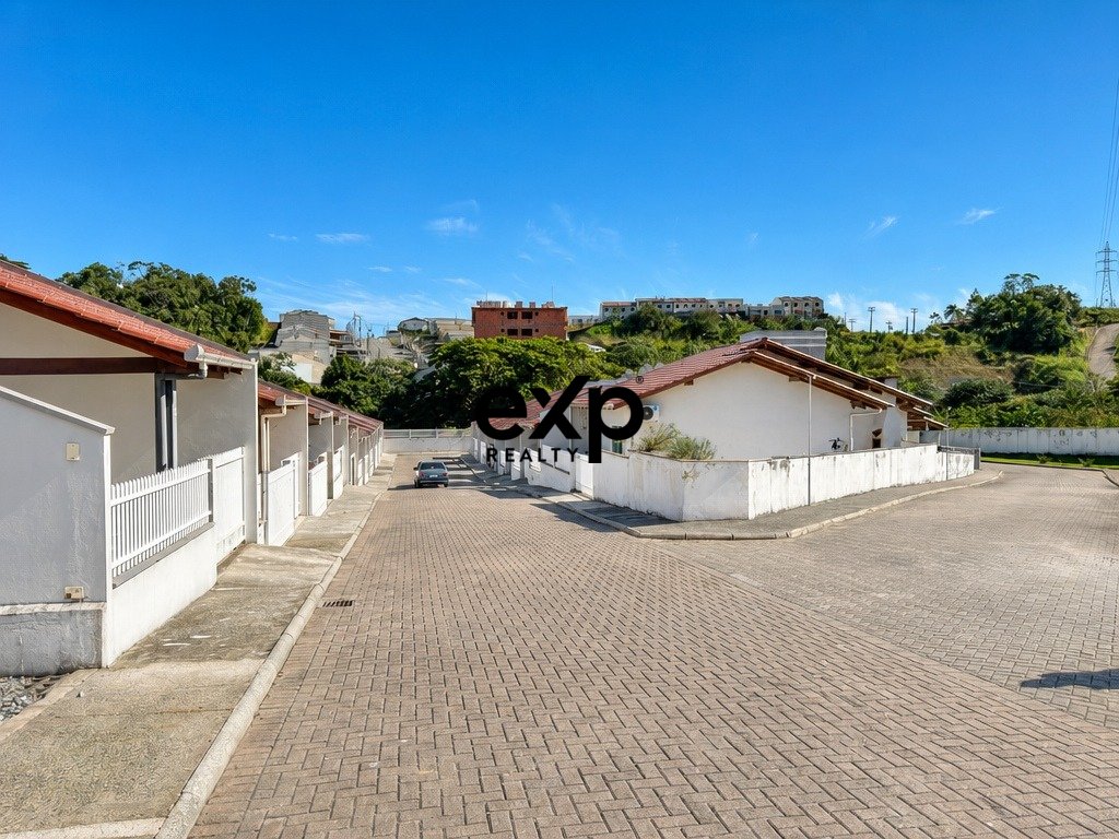 Single-Story House in a Gated Community in Fortaleza Alta - 2 Bedrooms, 1 Suite 3