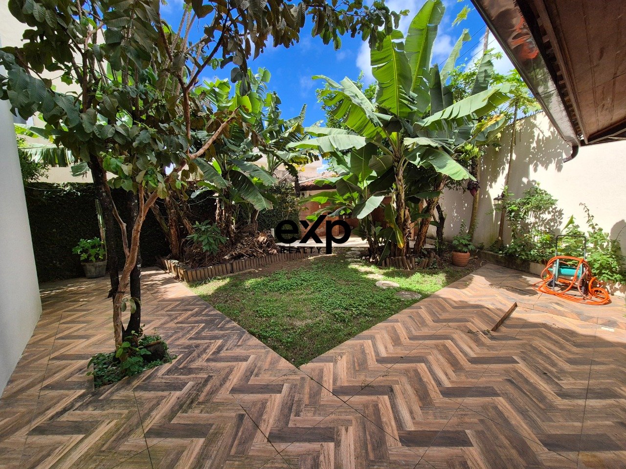 Casa em Condomínio à venda em Lauro de Freitas, Rua Teocritho Batista 442 Caji Lauro de Freitas 42721-810, 453 m²