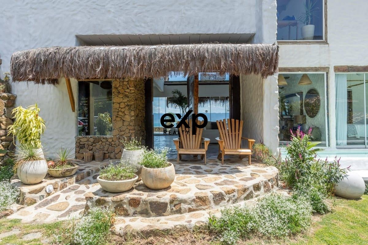 Beautiful Beachfront Condominium House for Sale in Ilhabela 4