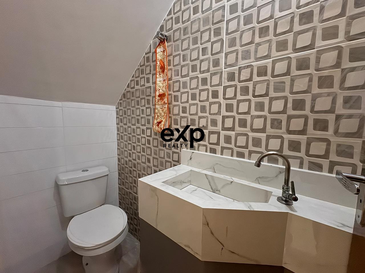 Sobrado à venda em Curitiba, Leopoldo Knaut Romanovski 148 Sítio Cercado Curitiba 81920-130, 83 m²