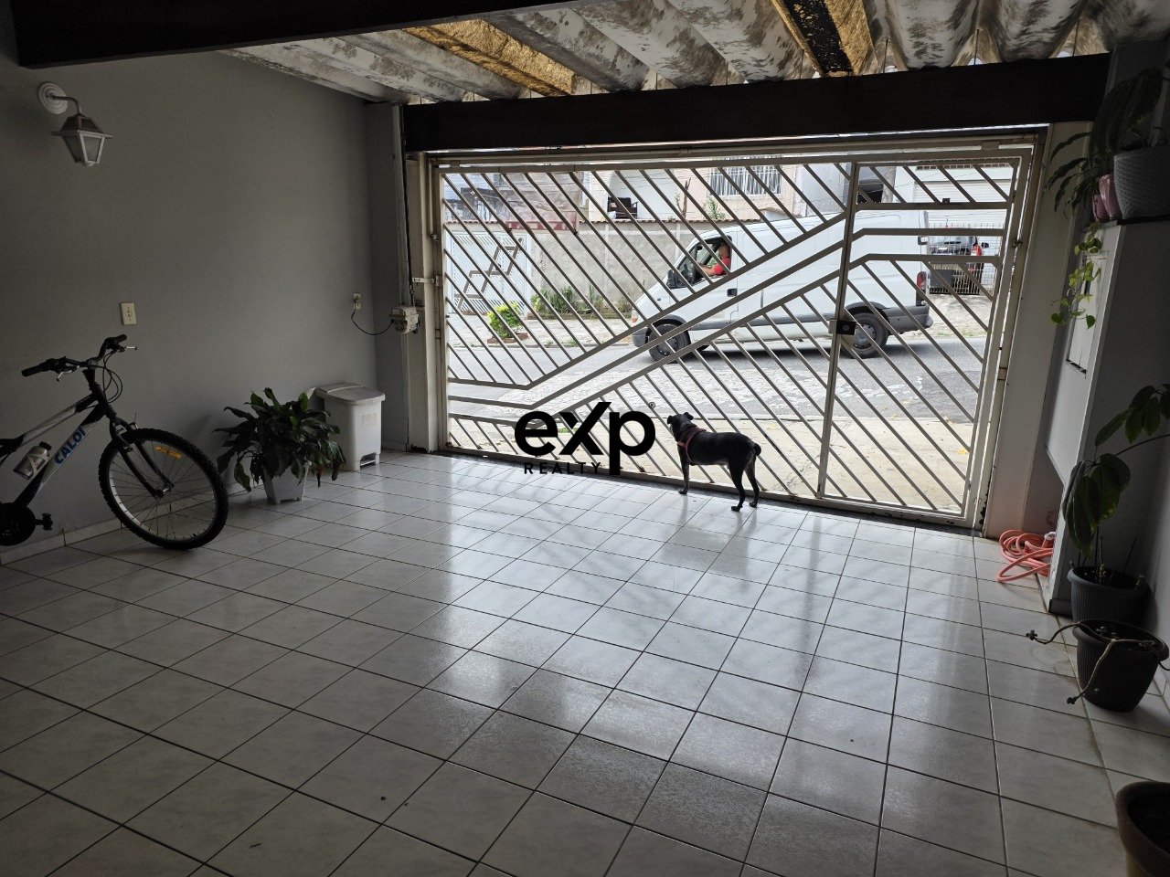 Casa de Bairro com 90m², 2 Vagas e dois Excelentes quartos e quintal