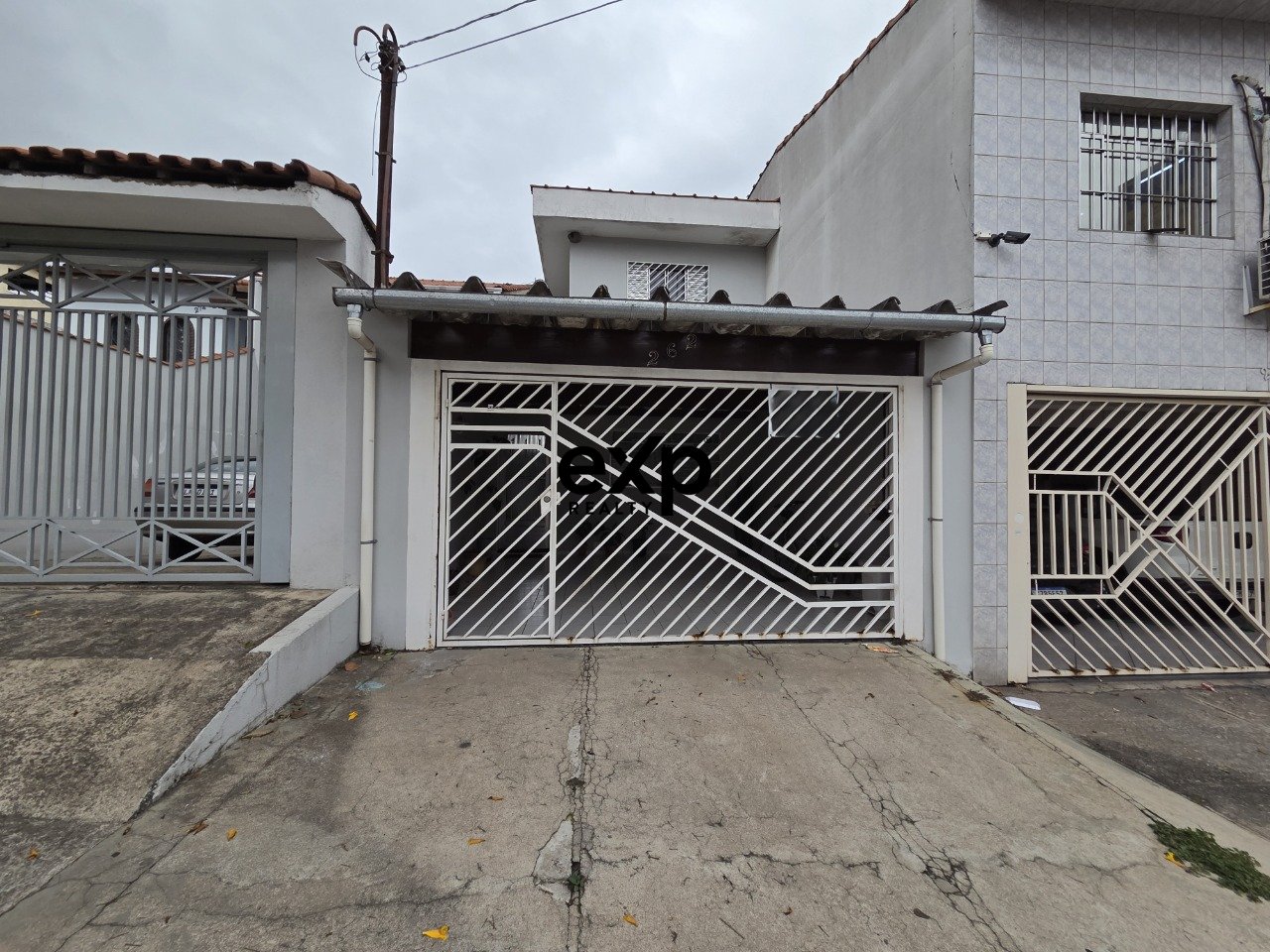 Casa de Bairro com 90m², 2 Vagas e dois Excelentes quartos e quintal