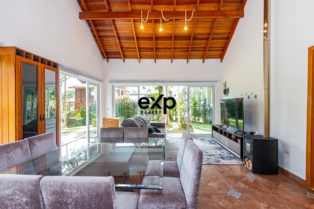 Chalé contemporâneo, próximo à Serra do Mar | P/ morar ou investir em Airbnb