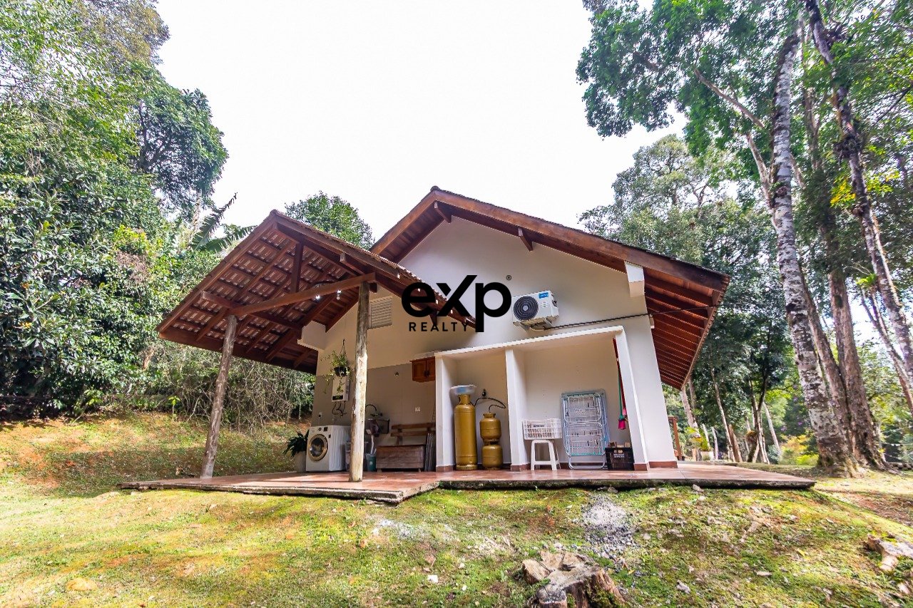 Chalé contemporâneo, próximo à Serra do Mar | P/ morar ou investir em Airbnb