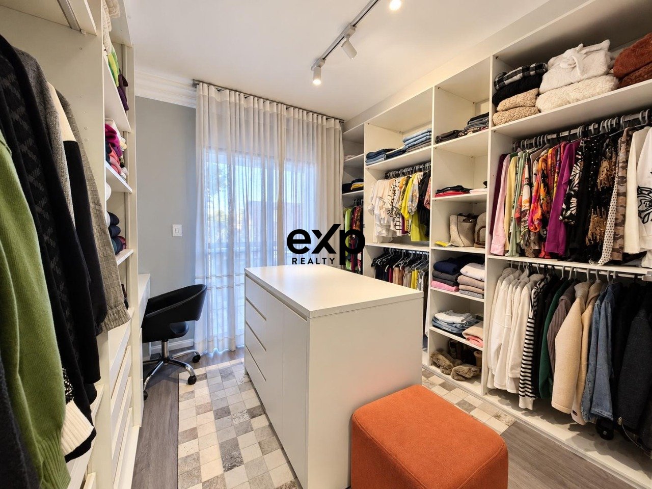 Triplex à venda em São José dos Pinhais, Maria Antônia Franco Dombrowski 30 São Domingos São José dos Pinhais 83030-440, 205 m²