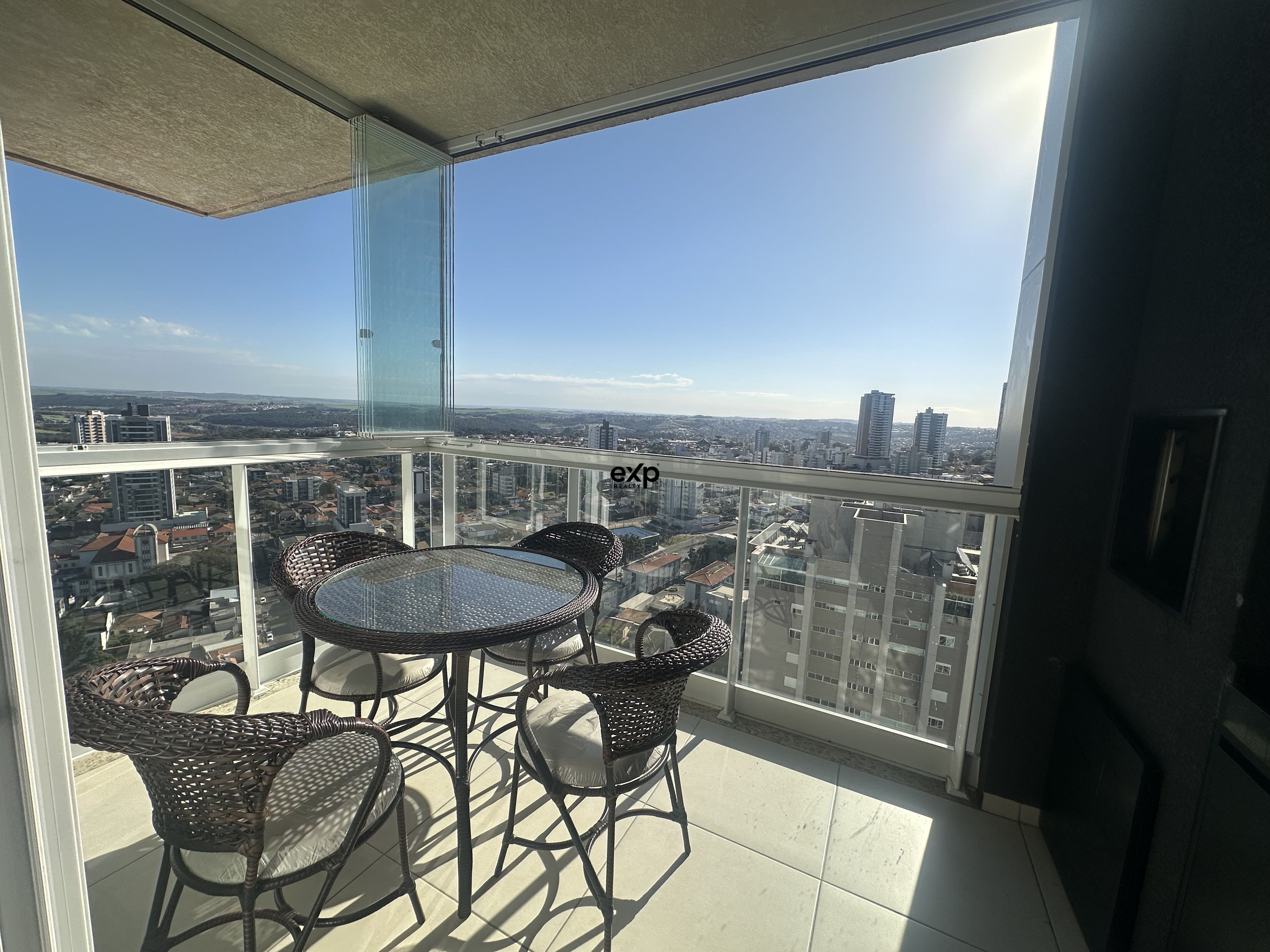 Apartamento andar alto à venda em Ponta Grossa