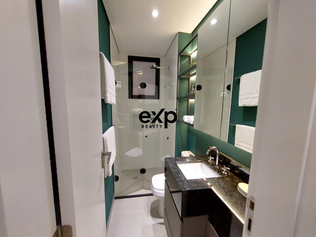 APARTAMENTO COM 2 QUARTOS NO CENTRO