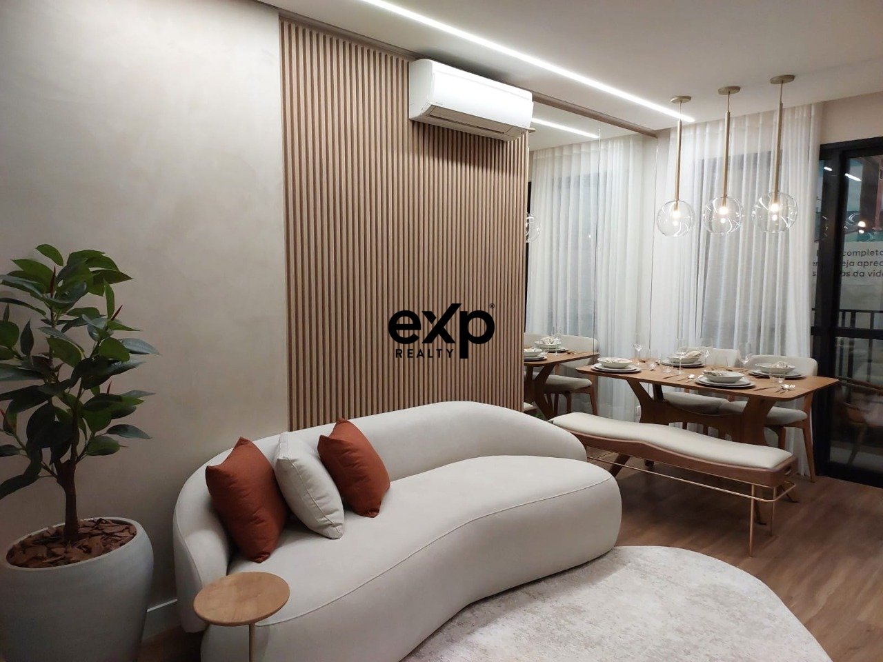 APARTAMENTO COM 2 QUARTOS NO CENTRO