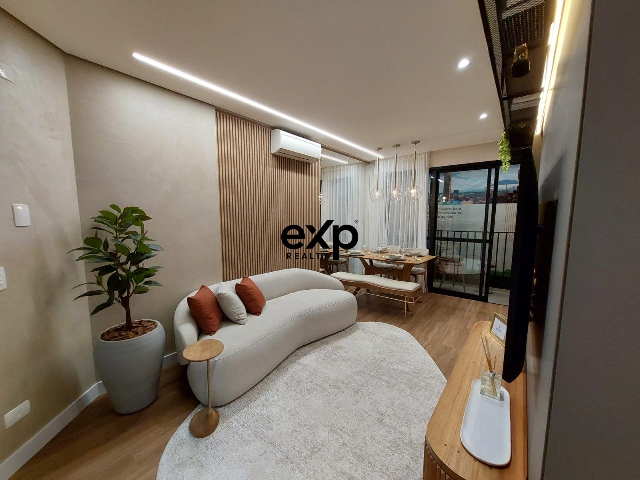 APARTAMENTO COM 2 QUARTOS NO CENTRO