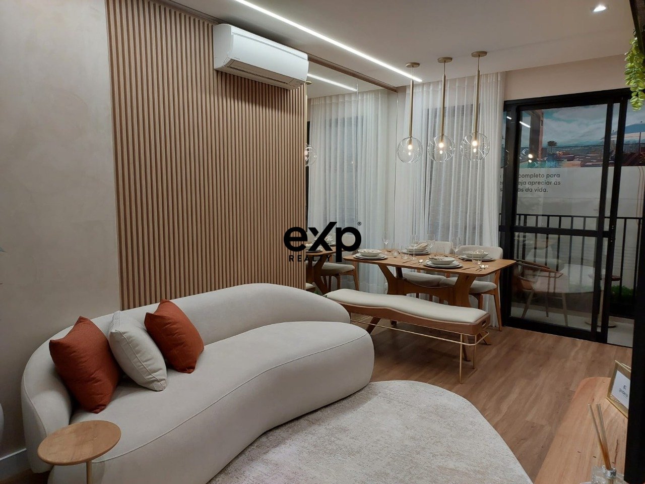 APARTAMENTO COM 2 QUARTOS NO CENTRO
