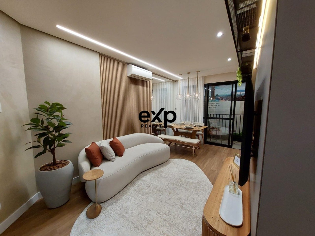 APARTAMENTO COM 2 QUARTOS NO CENTRO