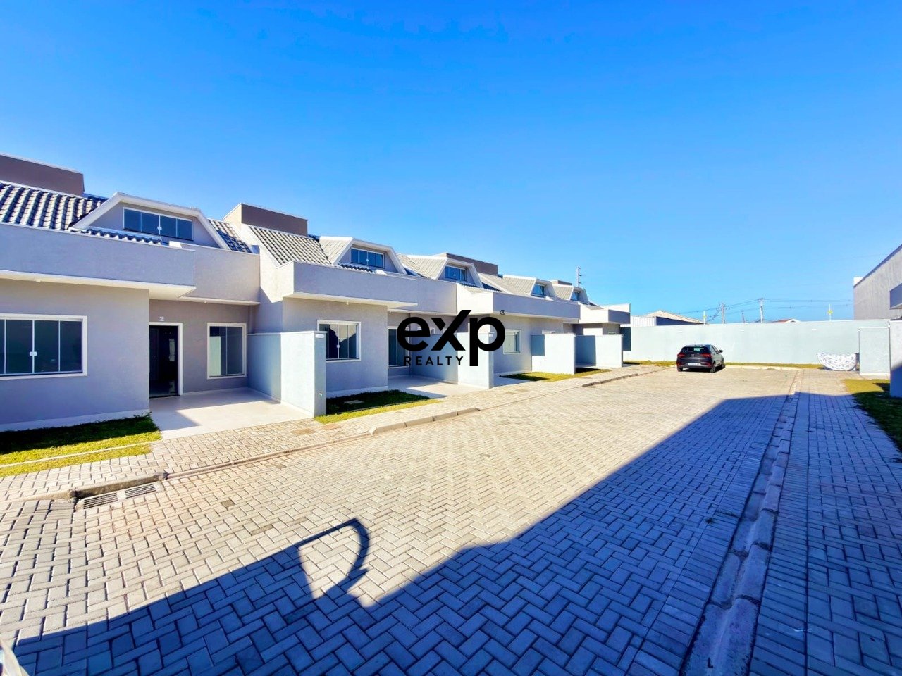 Casa Nova em Condomínio com Ático - Sitio Cercado - Curitiba- PR