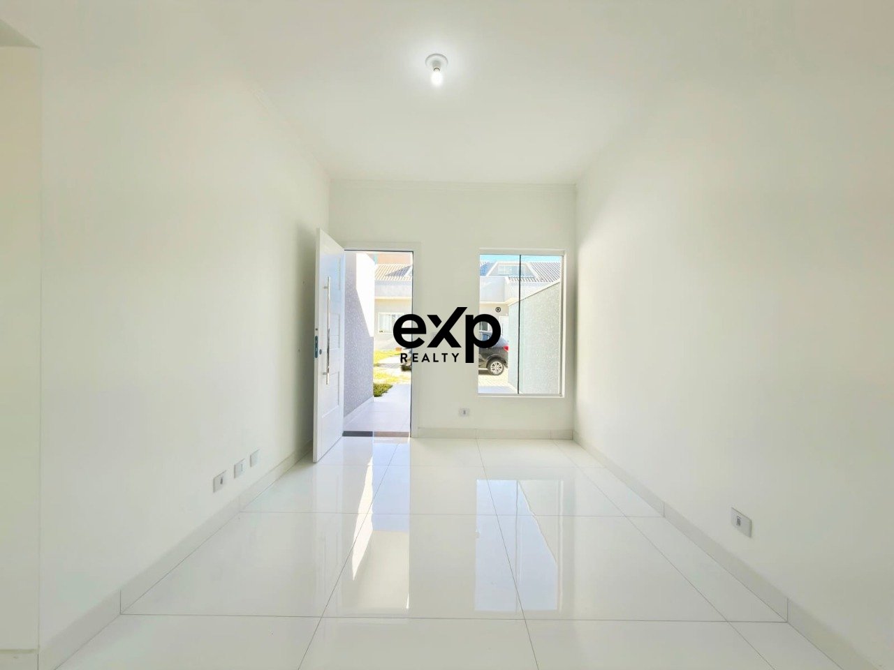 Casa Nova em Condomínio com Ático - Sitio Cercado - Curitiba- PR