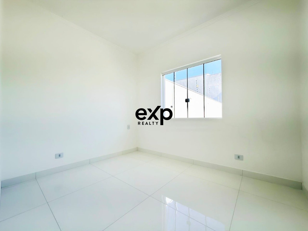 Casa Nova em Condomínio com Ático - Sitio Cercado - Curitiba- PR