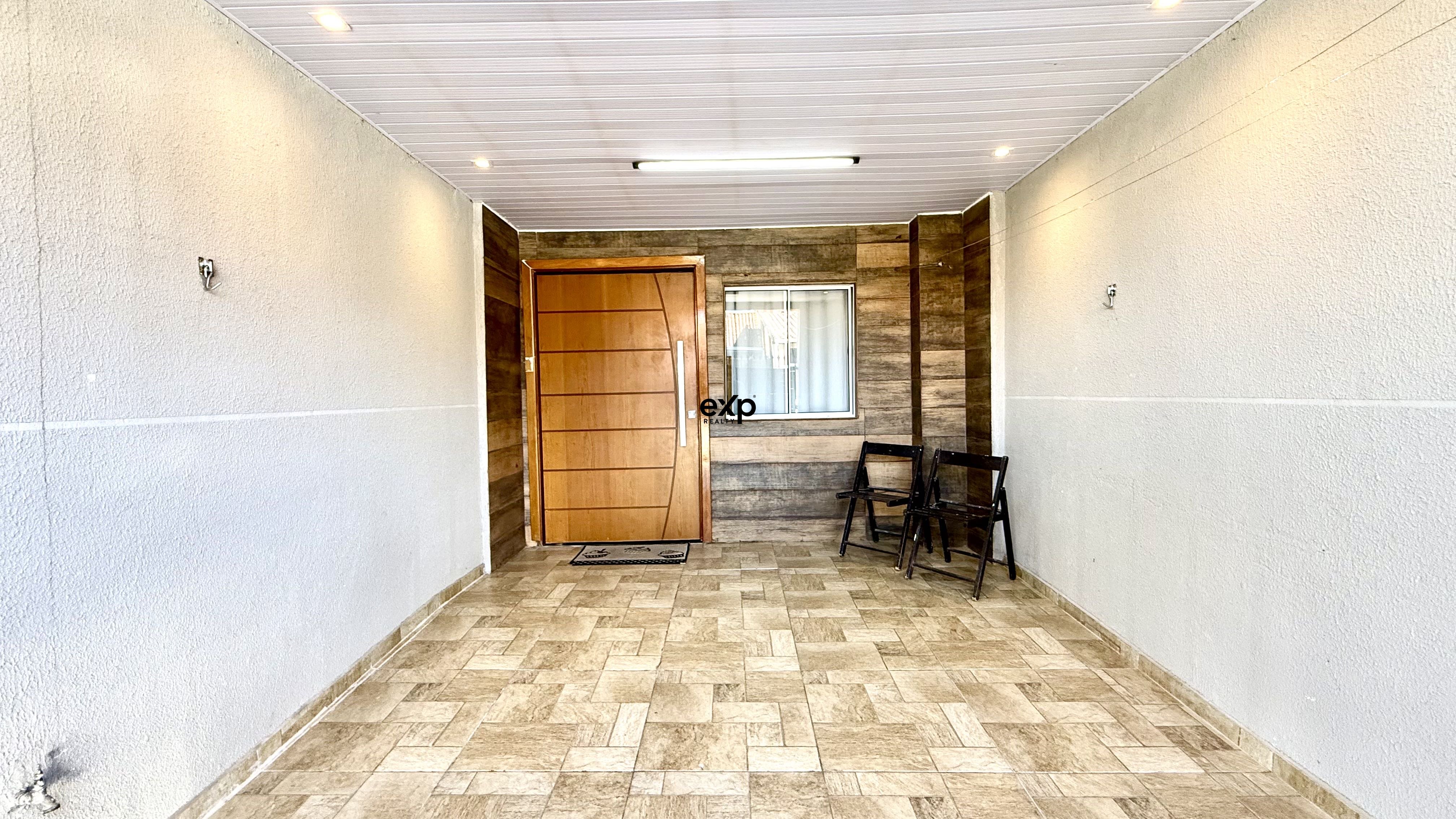 Sobrado à venda no Cajuru | 3 Quartos e Sacada com Churrasqueira