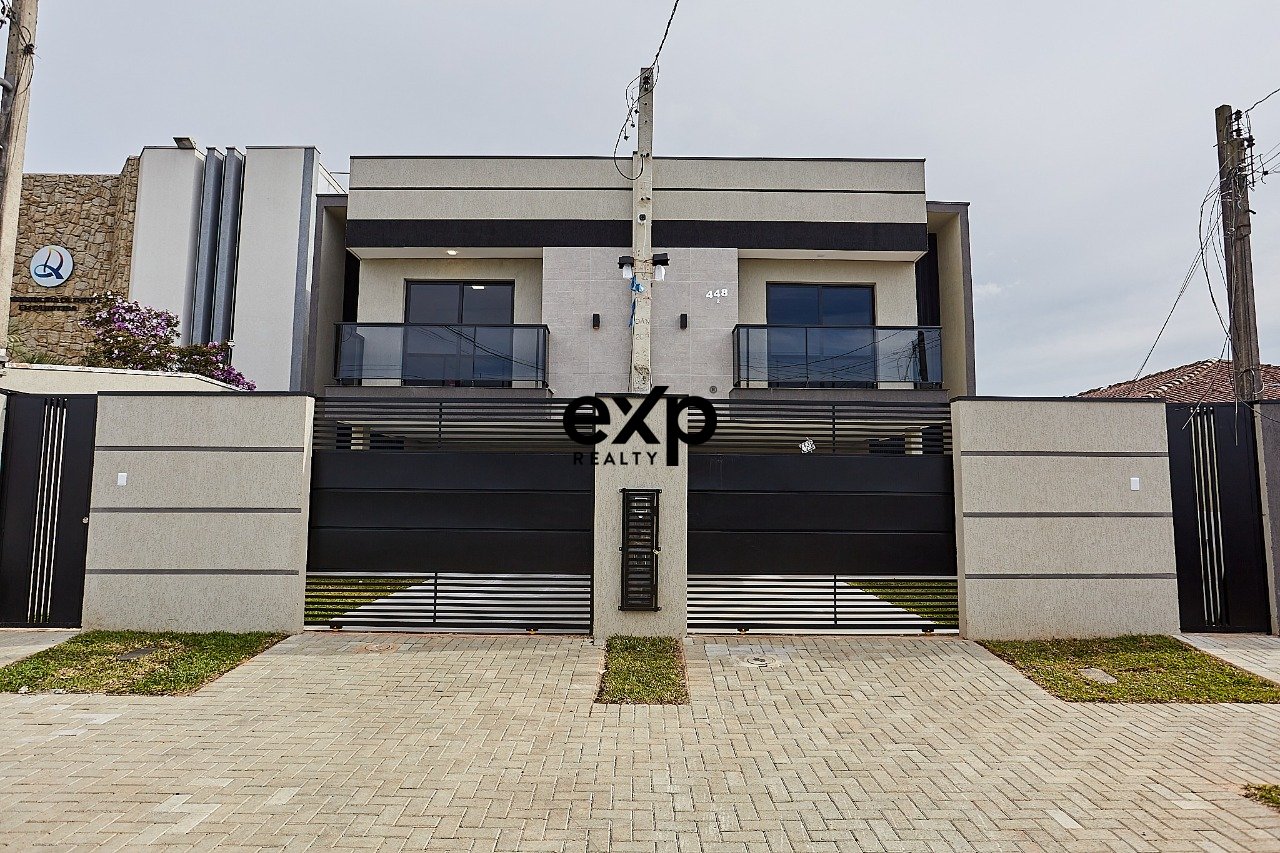 Sobrados Duplex Frente Rua com 3 Quartos sendo 1 Suíte à Venda no Bairro Cajuru Curitiba/PR