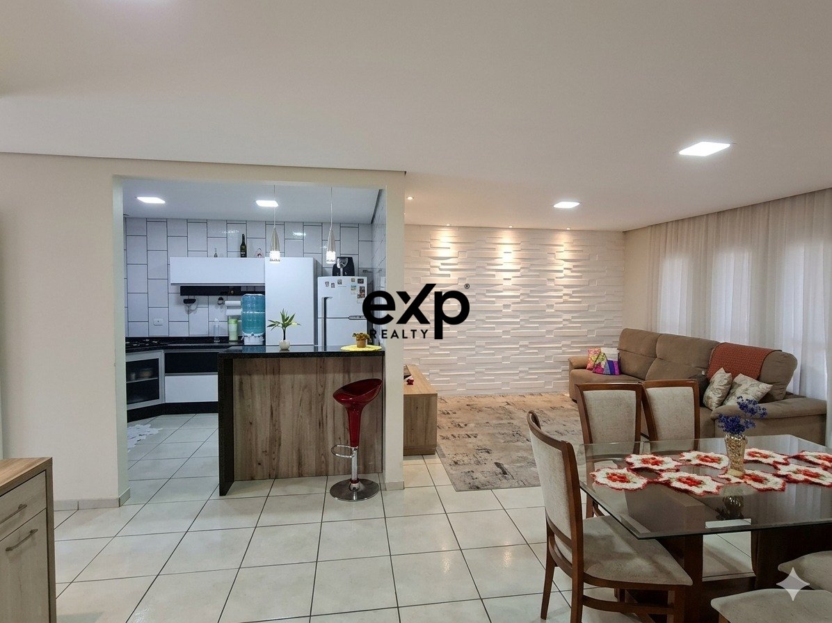 Sobrado com 3 Quartos à venda, 166m² - Sítio Cercado
