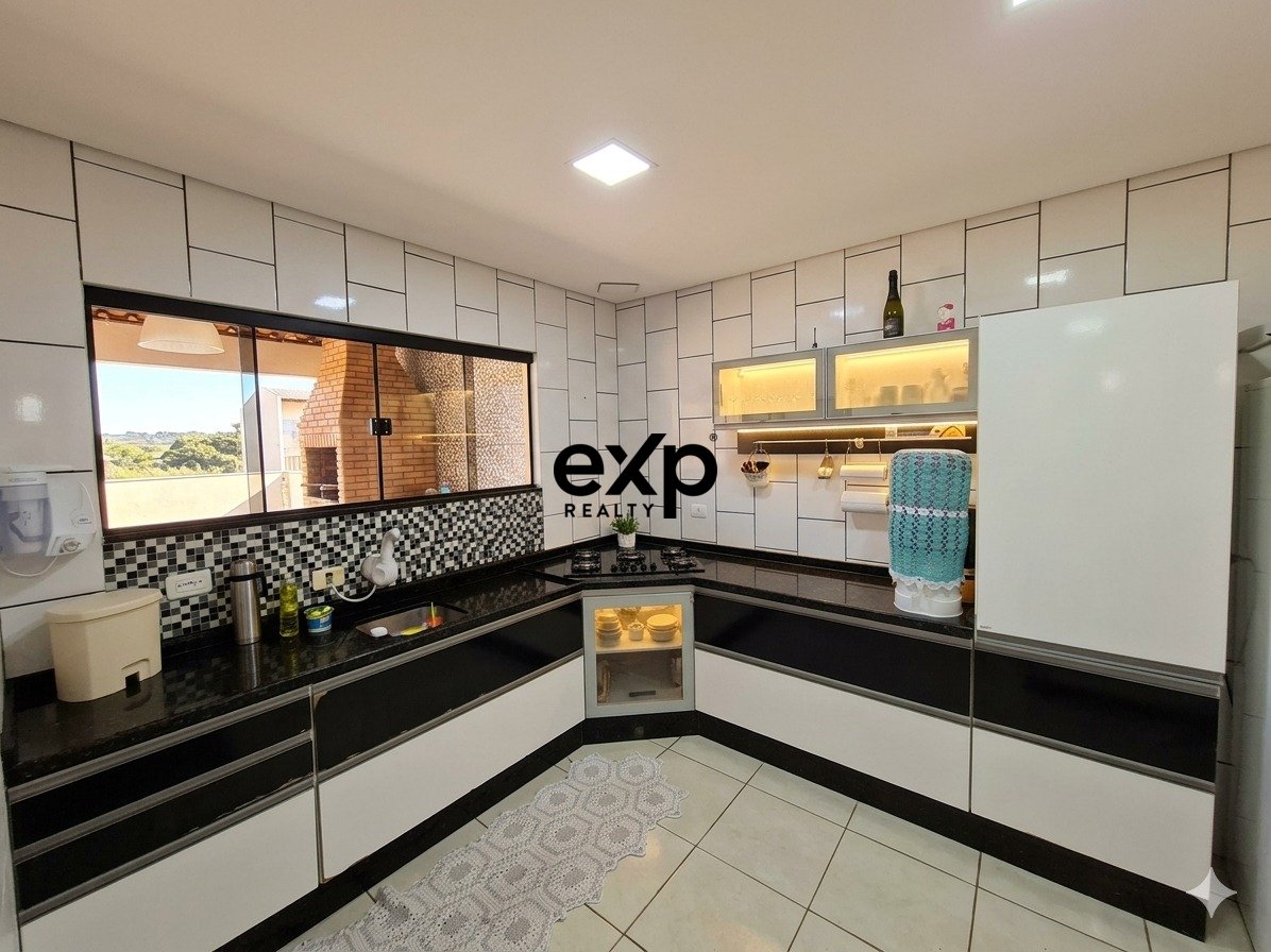 Sobrado com 3 Quartos à venda, 166m² - Sítio Cercado