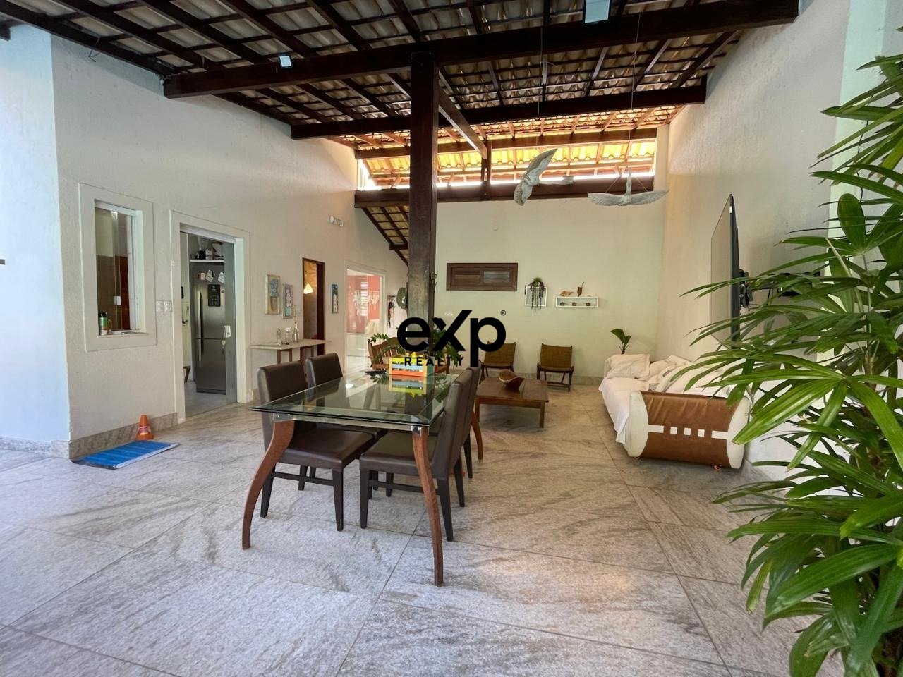 Casa a venda em condomínio no Centro de Lauro de Freitas